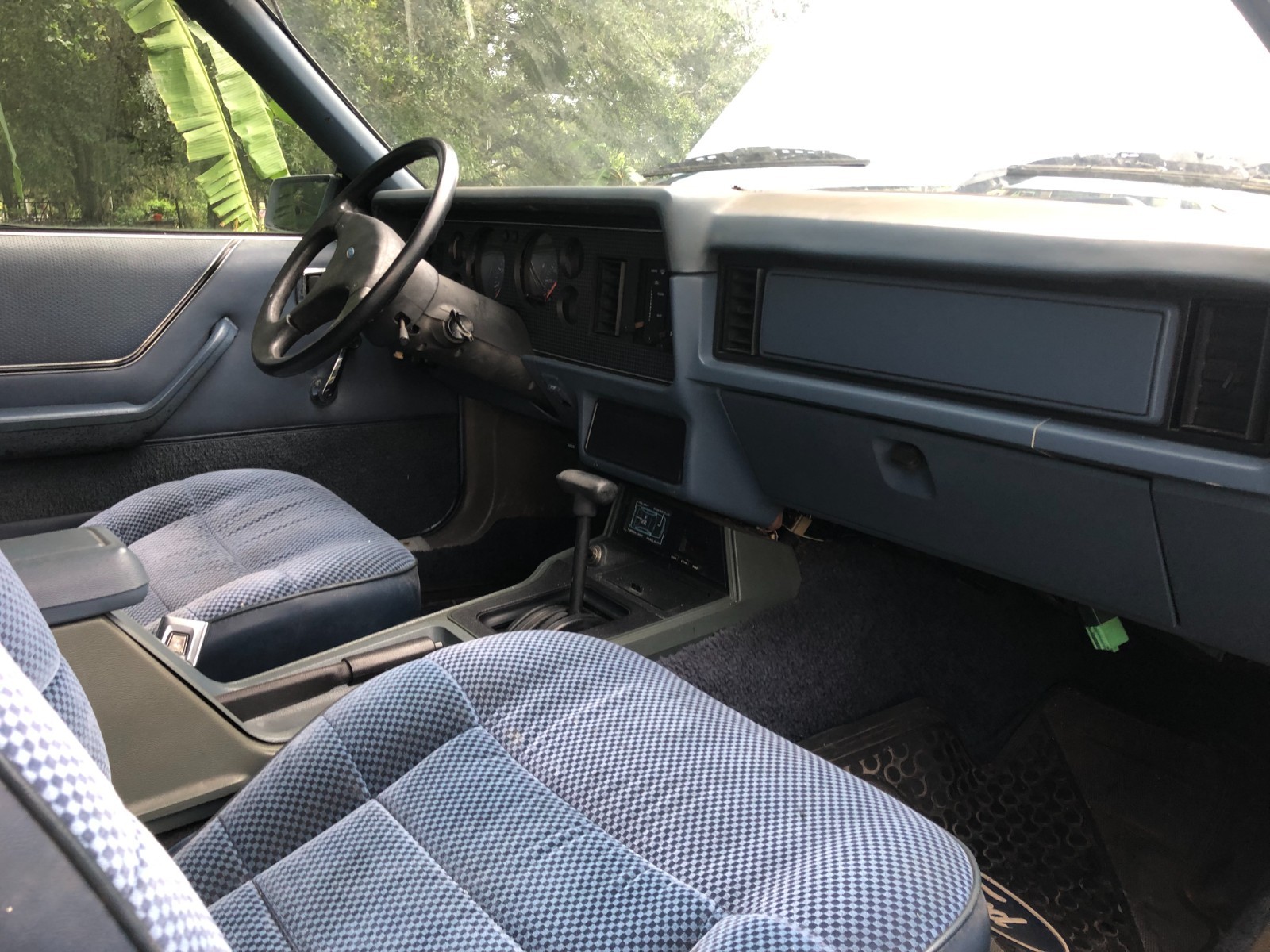 Ford-Mustang-1985-Convertible-12