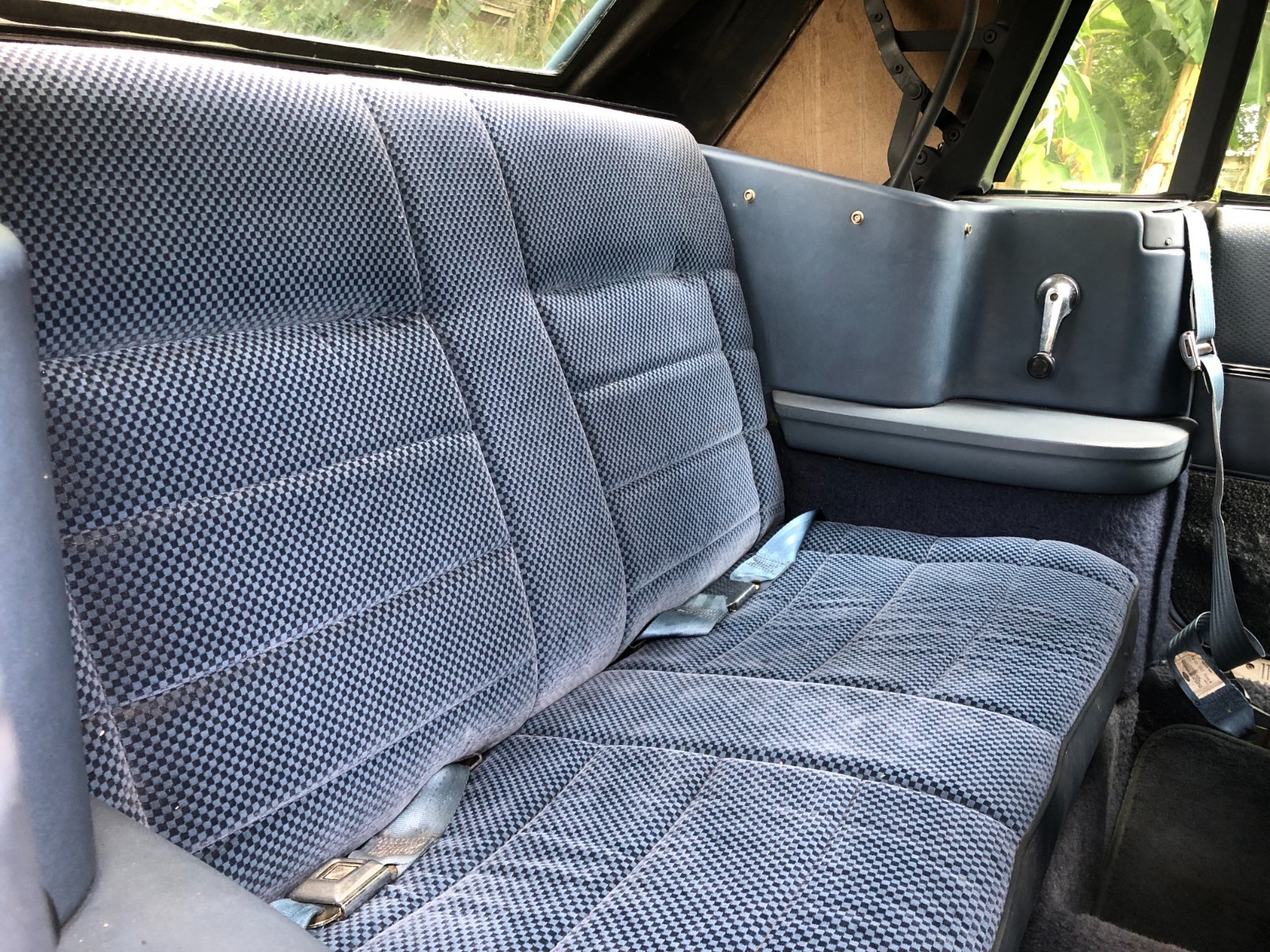 Ford-Mustang-1985-Convertible-13