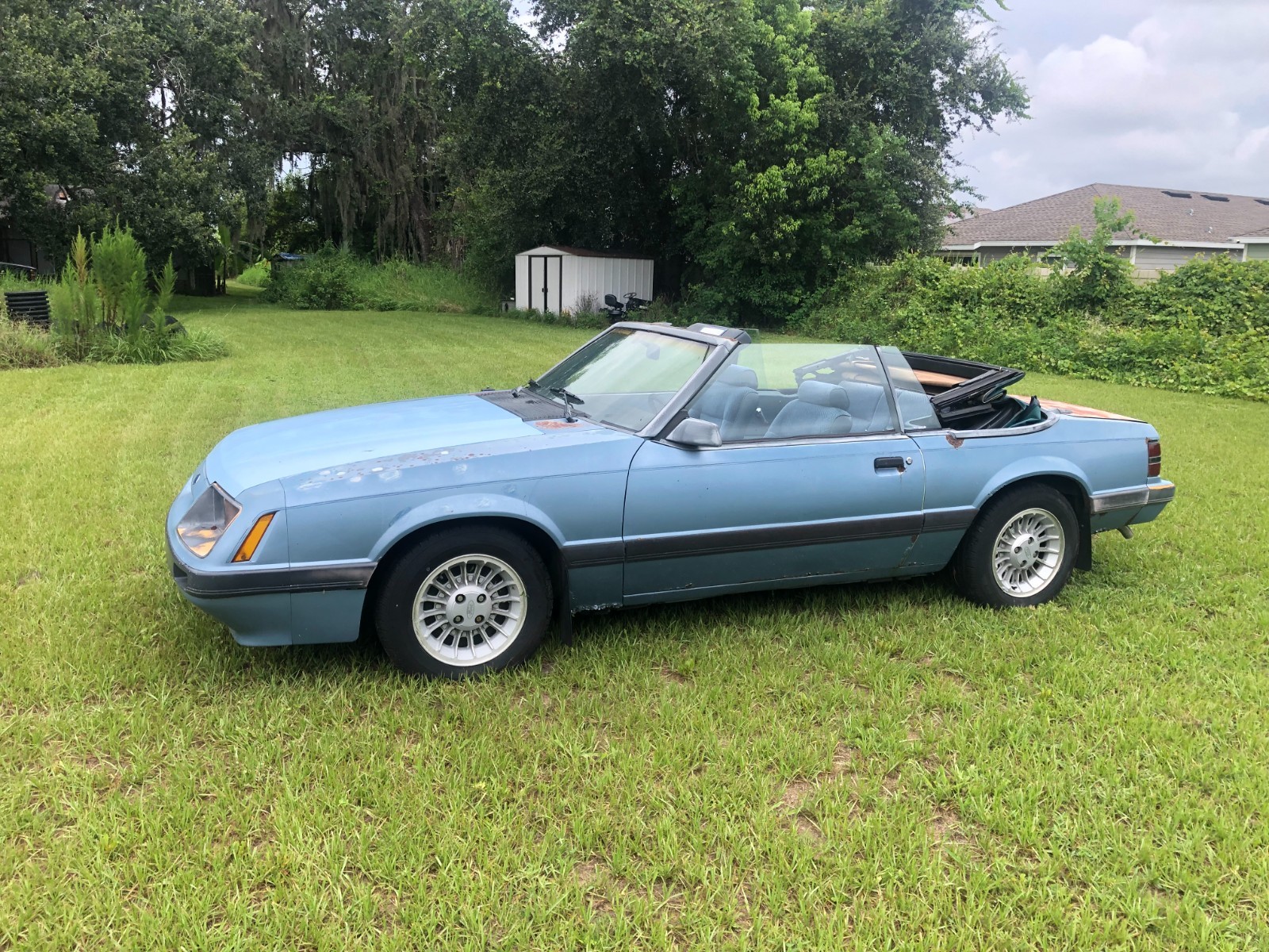 Ford-Mustang-1985-Convertible-3