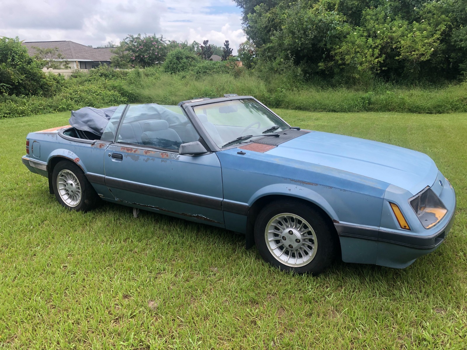 Ford-Mustang-1985-Convertible-4