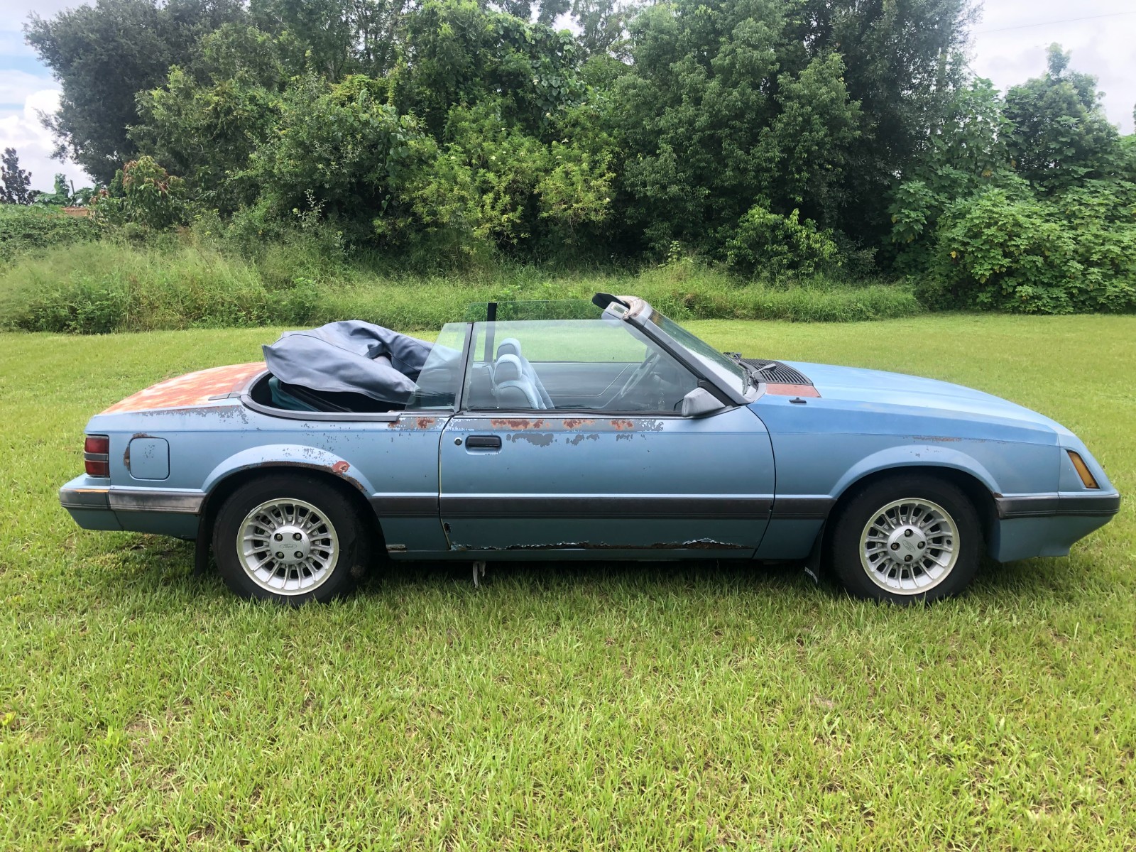 Ford-Mustang-1985-Convertible-5