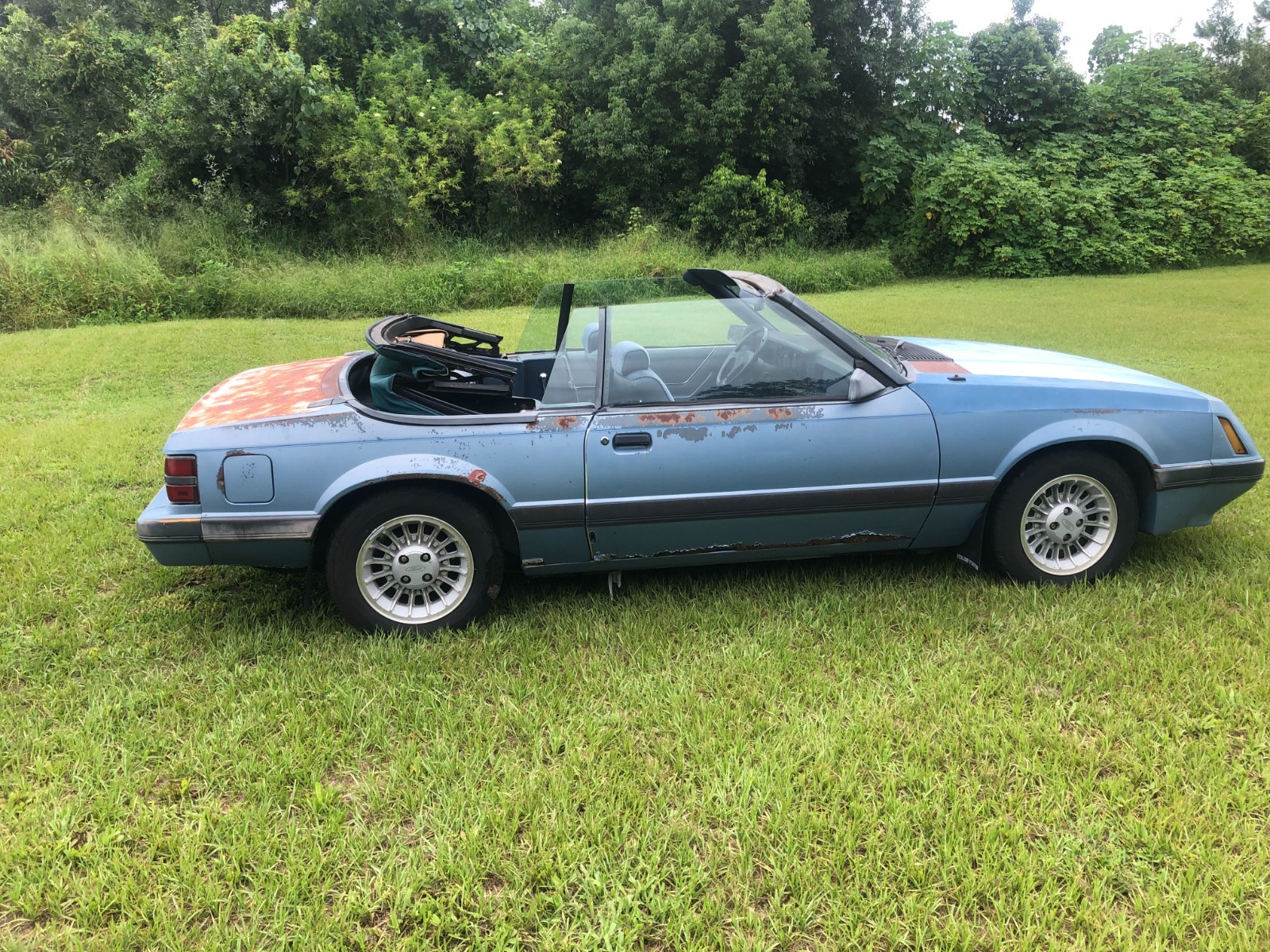 Ford-Mustang-1985-Convertible-9