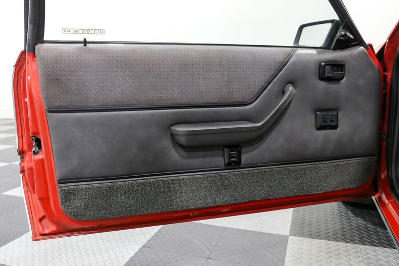 Ford-Mustang-1985-RED-Gray-11