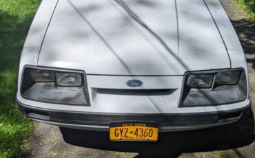 Ford-Mustang-1985-white-1