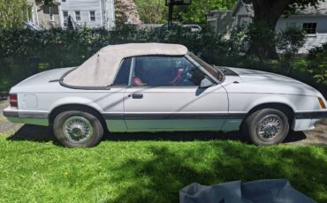 Ford-Mustang-1985-white