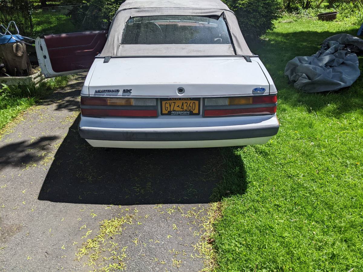 Ford-Mustang-1985-white-5