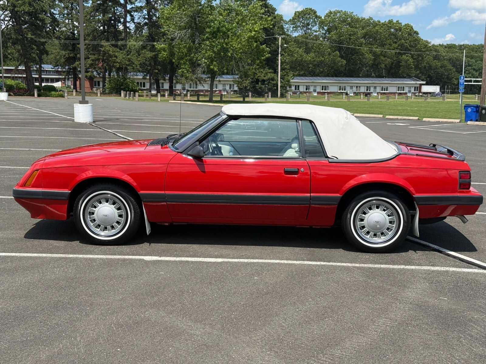 Ford-Mustang-1986-Convertible-2