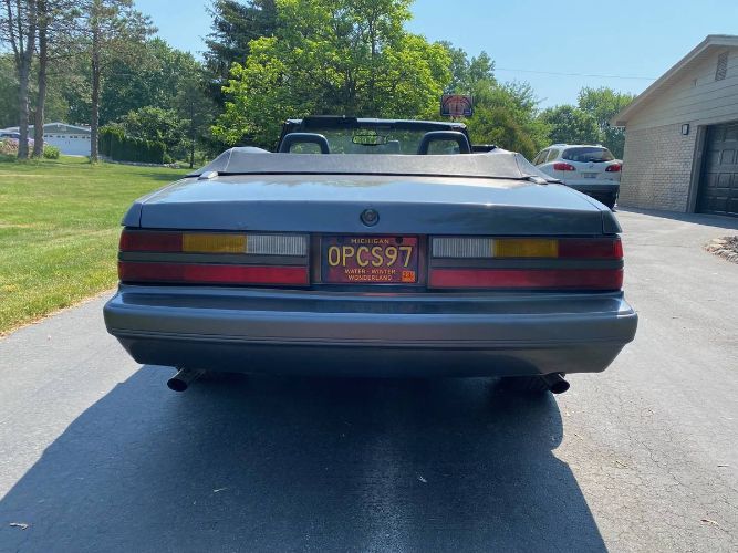 Ford-Mustang-1986-Gray-Gray-Leather-3