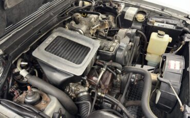 Ford-Mustang-1986-Silver-Metallic-Charcoal-Gray-19