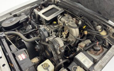 Ford-Mustang-1986-Silver-Metallic-Charcoal-Gray-21