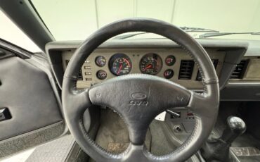 Ford-Mustang-1986-Silver-Metallic-Charcoal-Gray-35