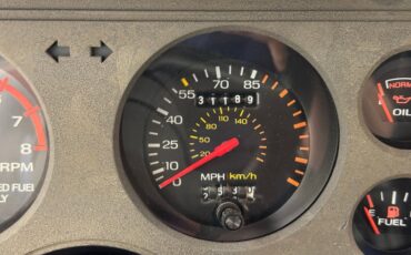 Ford-Mustang-1986-Silver-Metallic-Charcoal-Gray-38