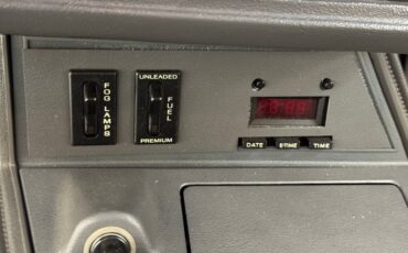 Ford-Mustang-1986-Silver-Metallic-Charcoal-Gray-40