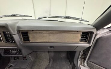 Ford-Mustang-1986-Silver-Metallic-Charcoal-Gray-41