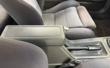 Ford-Mustang-1986-Silver-Metallic-Charcoal-Gray-43