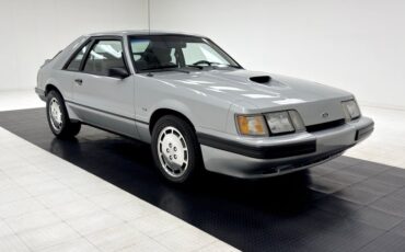 Ford-Mustang-1986-Silver-Metallic-Charcoal-Gray-6