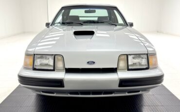 Ford-Mustang-1986-Silver-Metallic-Charcoal-Gray-7