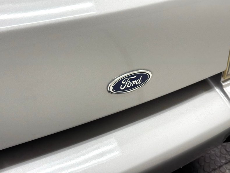 Ford-Mustang-1986-Silver-Metallic-Charcoal-Gray-8