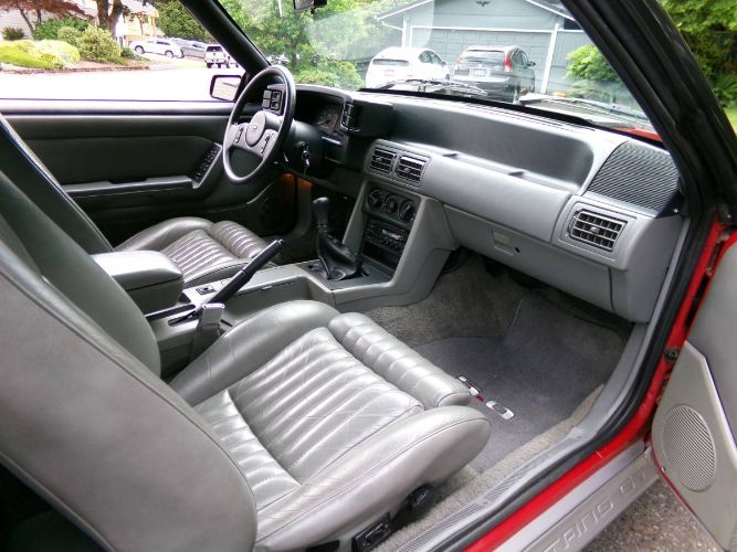 Ford-Mustang-1987-Scarlet-Red-Gray-Leather-11