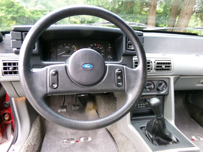 Ford-Mustang-1987-Scarlet-Red-Gray-Leather-13