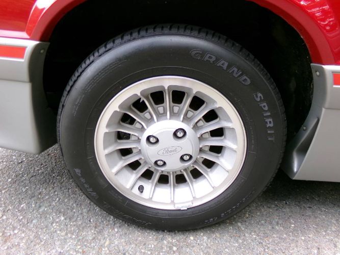 Ford-Mustang-1987-Scarlet-Red-Gray-Leather-7