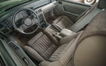 Ford-Mustang-1988-BlackMaroon-Gray-Cloth-11