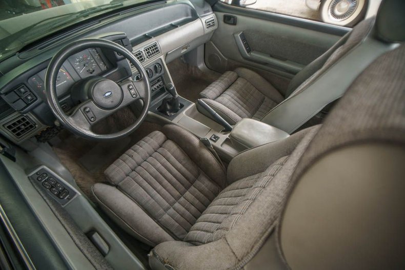 Ford-Mustang-1988-BlackMaroon-Gray-Cloth-11