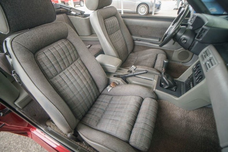 Ford-Mustang-1988-BlackMaroon-Gray-Cloth-12