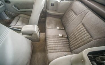 Ford-Mustang-1988-BlackMaroon-Gray-Cloth-13