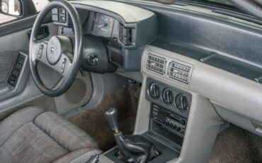 Ford-Mustang-1988-BlackMaroon-Gray-Cloth-15