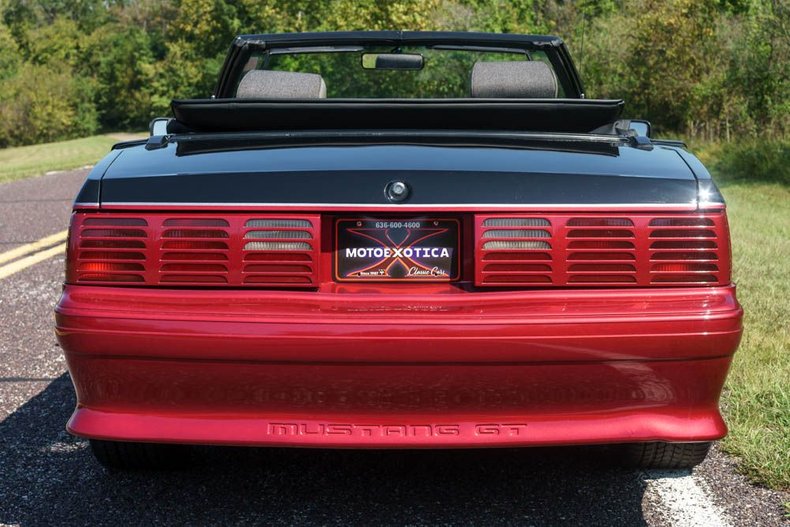 Ford-Mustang-1988-BlackMaroon-Gray-Cloth-2