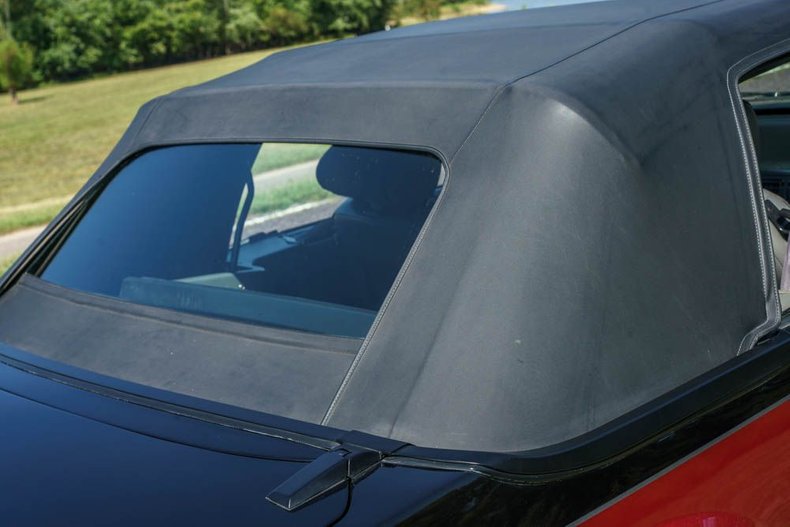 Ford-Mustang-1988-BlackMaroon-Gray-Cloth-24