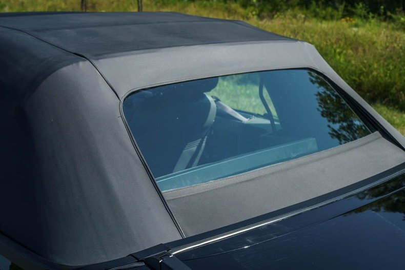 Ford-Mustang-1988-BlackMaroon-Gray-Cloth-25