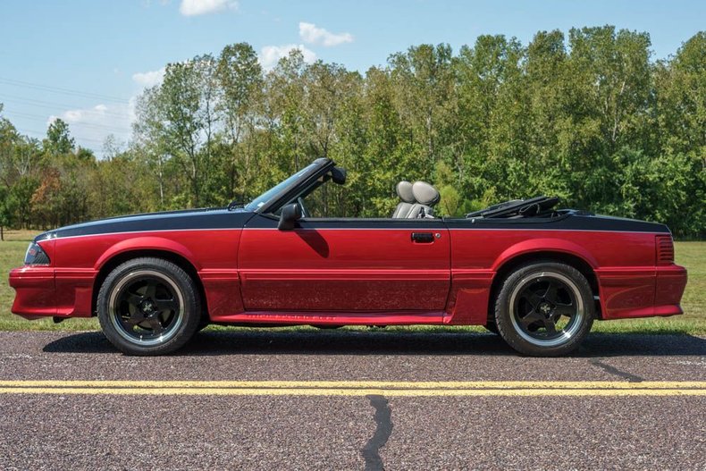 Ford-Mustang-1988-BlackMaroon-Gray-Cloth-3