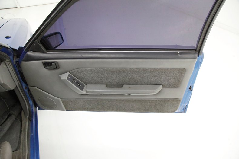 Ford-Mustang-1988-Medium-Blue-Metallic-Gray-31