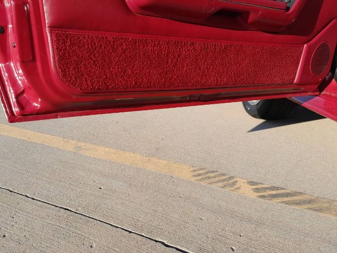 Ford-Mustang-1988-Scarlet-Red-Scarlet-Red-Cloth-14