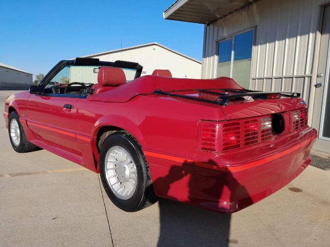 Ford-Mustang-1988-Scarlet-Red-Scarlet-Red-Cloth-8