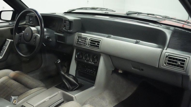 Ford-Mustang-1988-Scarlet-Red-Smoked-Gray-2