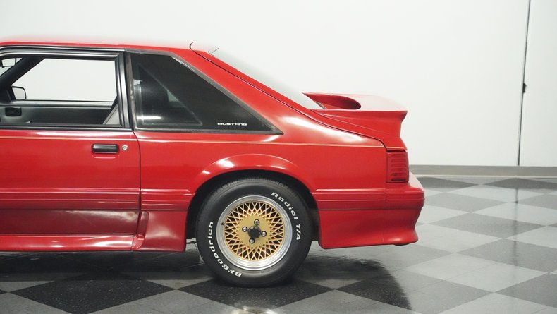 Ford-Mustang-1988-Scarlet-Red-Smoked-Gray-21