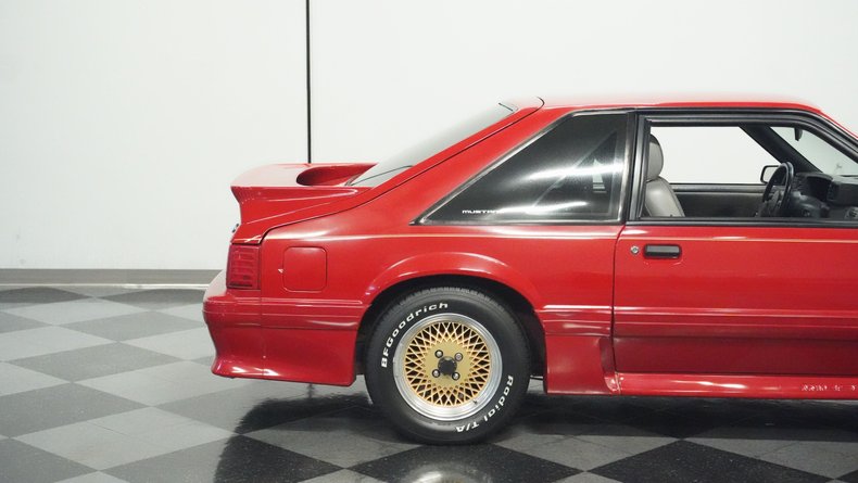 Ford-Mustang-1988-Scarlet-Red-Smoked-Gray-25