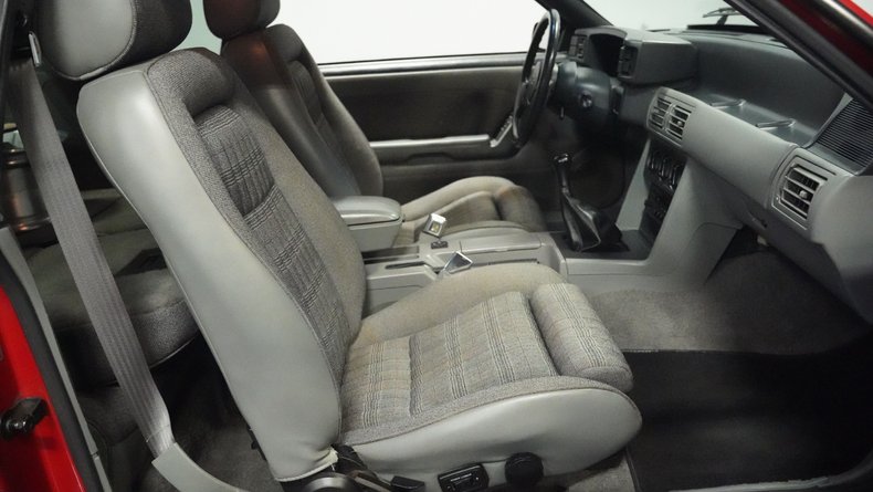 Ford-Mustang-1988-Scarlet-Red-Smoked-Gray-31