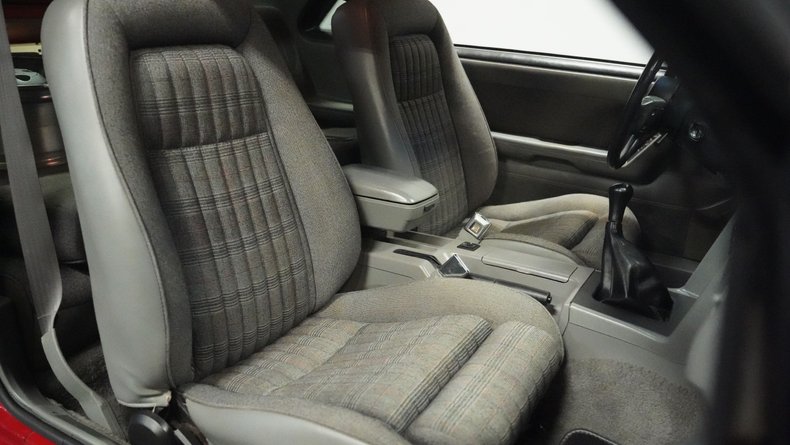 Ford-Mustang-1988-Scarlet-Red-Smoked-Gray-32