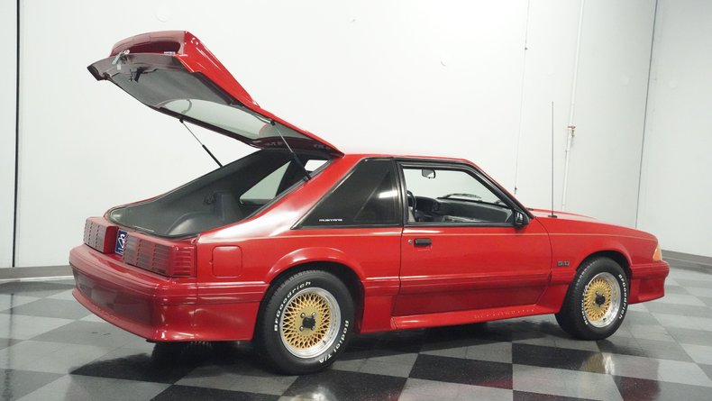Ford-Mustang-1988-Scarlet-Red-Smoked-Gray-33