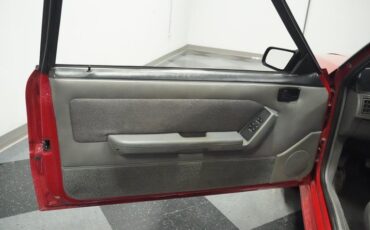 Ford-Mustang-1988-Scarlet-Red-Smoked-Gray-38