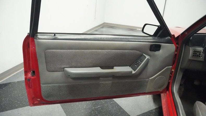 Ford-Mustang-1988-Scarlet-Red-Smoked-Gray-38