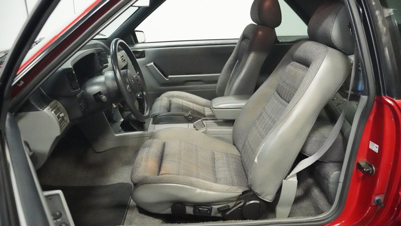 Ford-Mustang-1988-Scarlet-Red-Smoked-Gray-39