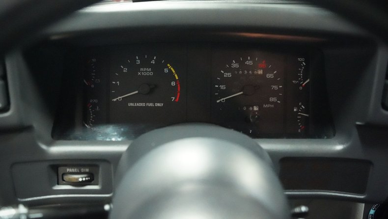 Ford-Mustang-1988-Scarlet-Red-Smoked-Gray-41