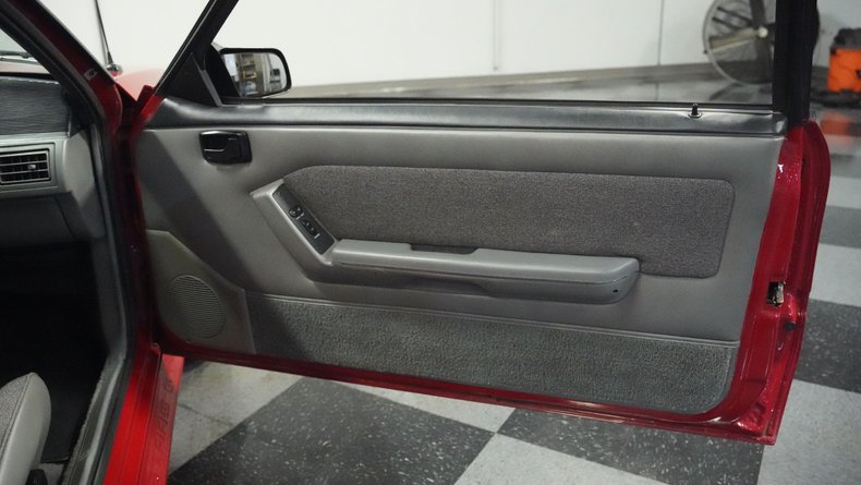 Ford-Mustang-1988-Scarlet-Red-Smoked-Gray-47