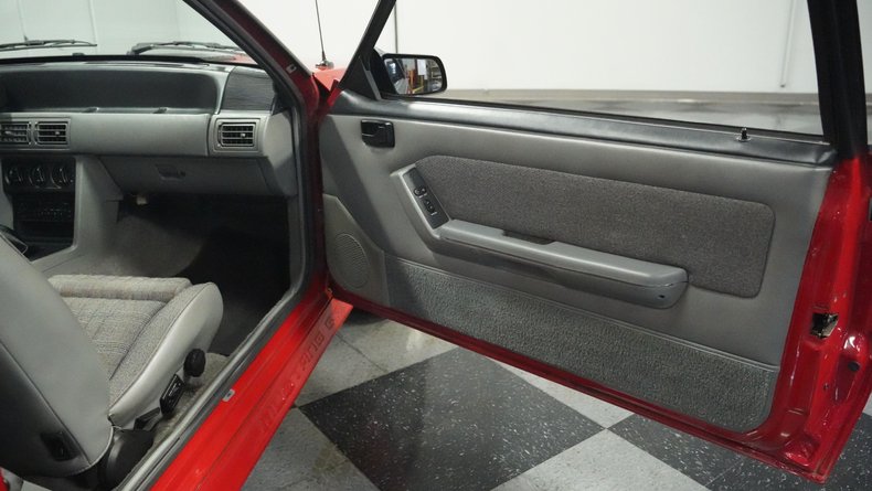Ford-Mustang-1988-Scarlet-Red-Smoked-Gray-48