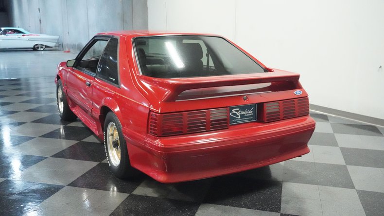 Ford-Mustang-1988-Scarlet-Red-Smoked-Gray-7